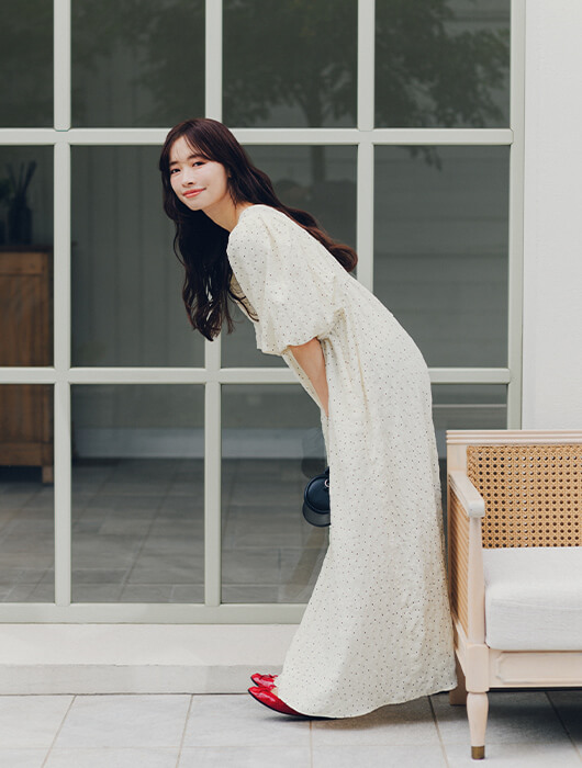 赤埴奈津子　ティティベイト コラボ エアリーバックリボンワンピース アイボリー 着用コーデ