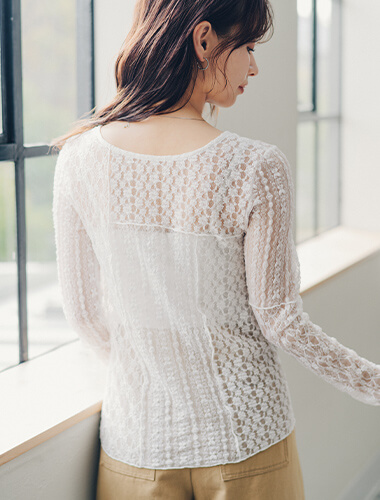 赤埴奈津子 ティティベイト コラボ 前後2way切替デザインレーストップス 着用コーデ