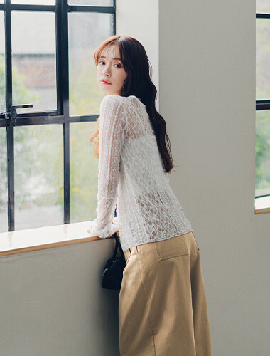 赤埴奈津子 ティティベイト コラボ 前後2way切替デザインレーストップス 着用コーデ