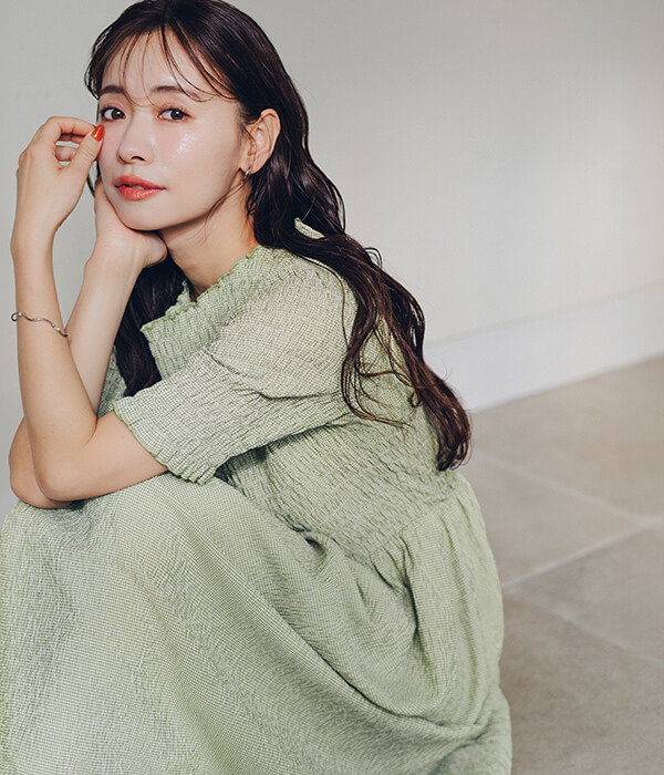 赤埴奈津子　ティティベイト コラボ シャーリングハーフスリーブワンピース ライトグリーン 着用コーデ