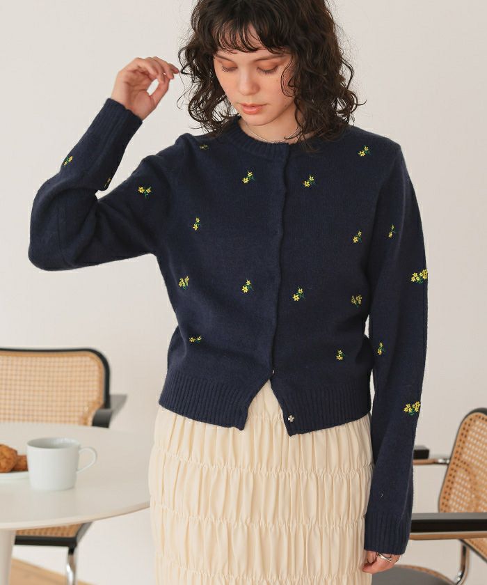 ベビーアルパカ素材　花柄刺繍カーディガン グレー　ペルー産 ベビーアルパカ花柄刺繍ニットカーディガン