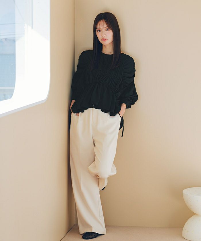 美品 アストラット 定価3万円 ふんわりギャザーブラウス ホワイト T12 セール】【藤本美貴さん×formforma】ふんわりギャザーブラウス/単品