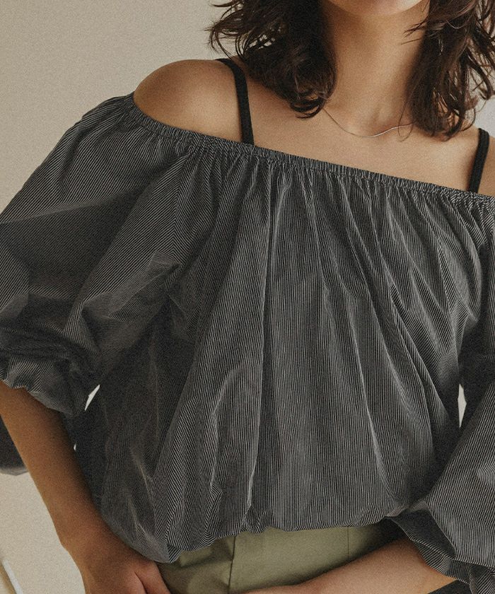 オフショルダーバルーントップス/ラッシュガード | titivate