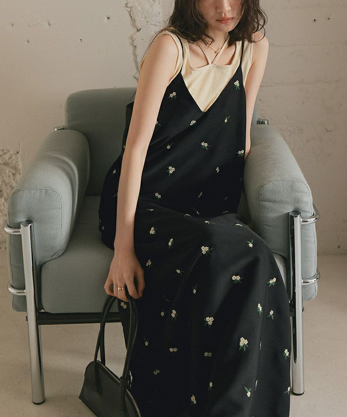 【新品タグ付】フラワー刺繍総レースワンピース&キャミソールワンピース2点セット girl（ガール）の「【4WAY 着回しを楽しめる】フラワー刺繍総